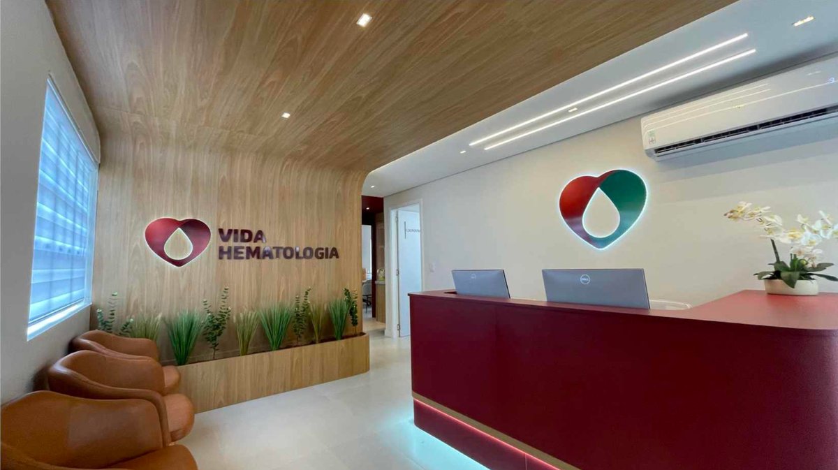 Recepção moderna e acolhedora do consultório Vida Hematologia